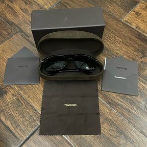 New Tom Ford August Polarized Smoke Unisex FT0678 Sunglasses Black and Gold